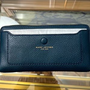 Beautiful Marc Jacobs Blue Sea zippered wallet NWT